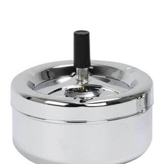 Feuerzeuge, Zigarettenetuis und Aschenbecher