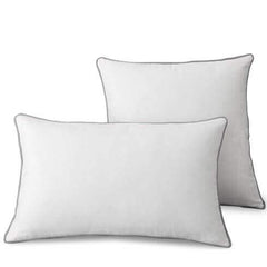 Nackenrollen und Kissen