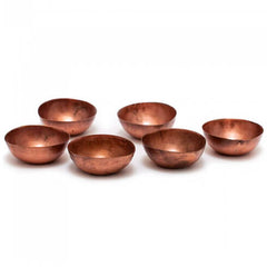 Tischdekoration und Vasen