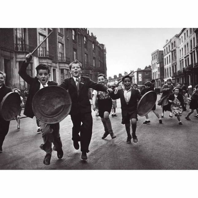 Poster R4269 On the attack! Grau Papier Pappe 50 x 70 cm